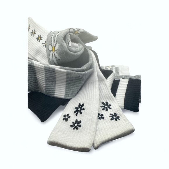 NEW P.J. Salvage - 8 Pairs, Live Life Cozy Cushion Crew Socks - Flower/Stripes - Picture 5 of 8